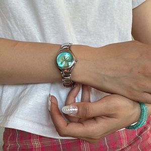 Unique Original Y2K Butterfly-Inspired <b>Acrylic</b> Eco-Friendly Fashion Women's Niche Design Round Quartz Wrist Watch for Women - Product Image 2