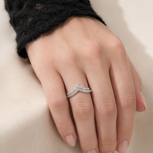 Bague de mariage en diamant de laboratoire Chevron 0,27 carats (0,27cttw) couleur D pureté VVS taille 3EX en argent S925, empilable, pour anniversaire ou éternité, pour femme - Product Image 6