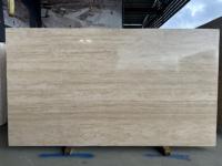 Dalle italienne en travertin ultra-blanc Panneau poli en pierre naturelle pour mur et sol Finition de surface aiguisée Carrelages de sol et de mur en grande dalle