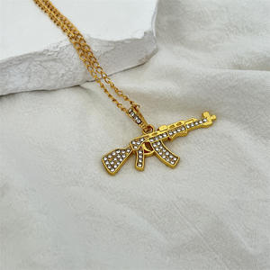 Collar con Colgante de Pistola Clásico y Moderno, Cadena de Acero Inoxidable, Joyería Táctica de Caza, Ligero, en Caja - Product Image 1