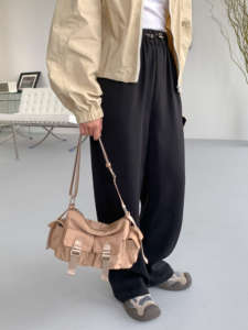 Bolso de hombro impermeable de gran capacidad para mujer, de nailon texturizado, moderno, informal, tipo bandolera. - Product Image 2