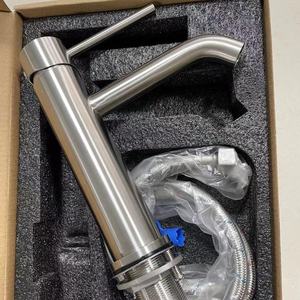 Robinet de lavabo de salle de bain moderne en acier inoxydable à poignée unique, mitigeur chaud et froid avec cartouche céramique intégrée, à poser sur le comptoir - Product Image 4