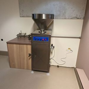 Machine à saucisses automatique en acier inoxydable de qualité alimentaire durable <span class=keywords><strong>pour</strong></span> usage commercial - Product Image 3