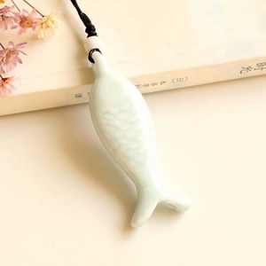 Silbato de porcelana Lucky Carp con esmalte liso, recuerdo de viaje al océano, colgante de regalo para niños - Product Image 2