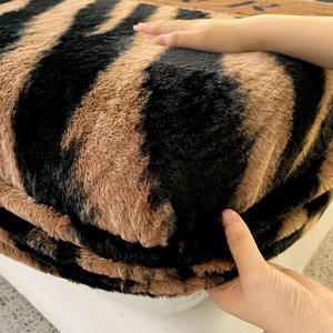 Parure <span class=keywords><strong>de</strong></span> lit en polyester <span class=keywords><strong>de</strong></span> haute qualité, style rétro sauvage, motif <span class=keywords><strong>de</strong></span> <span class=keywords><strong>tigre</strong></span> café, impression et teinture actives, drap-<span class=keywords><strong>housse</strong></span>, taie d'oreiller - Product Image 4