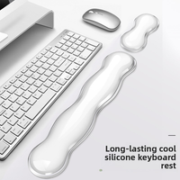 Repose-poignets ergonomique en silicone transparent style anime pour clavier, coussinet en gel confortable pour la frappe, support de clavier antidérapant et rafraîchissant