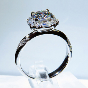 Anello dal Design Quadrato Stile Classico per Donne - Product Image 3
