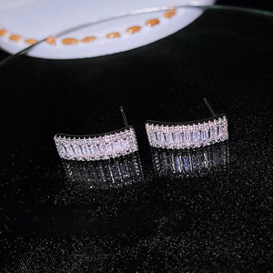Orecchini Pendenti Geometrici Rettangolari Minimalisti ed Eleganti, Stile Delicato, Gioielli di Lusso Leggero, Accessori per Uso Quotidiano - Product Image 5