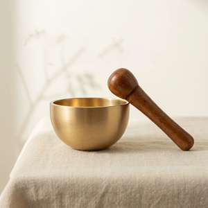 Mini bol chantant en laiton pour sonothérapie, bol sonore apaisant pour la thérapie manuelle, bol chantant en cuivre, son harmonieux de bois de santal - Product Image 1