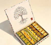 Luxe chocolade geschenkverpakking van papier voor snoepgoed, gedroogd fruit, noten en gekonfijte dadels.