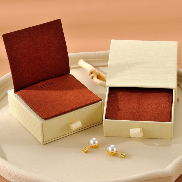Wholesale Magnet Boxes Packaging White Magnetic Closure Jewelry Gift Rigid Paper Box Luxury Folding Magnetic Box With Flap Pouch