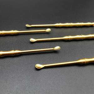 ที่แคะหูทองเหลืองทำมือ รูปทรงมีดขนาดเล็ก พกพาสะดวก สีทองแดง พร้อมพวงกุญแจแบบโบราณ ดีไซน์ไม้ไผ่ - Product Image 2