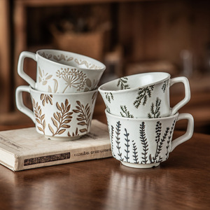 Tasse à café en terre cuite peinte à la main avec motif floral en relief, style vintage unique, peinture sous-glaçure, pour la maison ou le bureau - Product Image 4