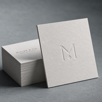 Tarjeta de Visita con Diseño Clásico en Relieve, Opciones Personalizadas Flexibles, Apariencia Atemporal, Envío Rápido para Empresas