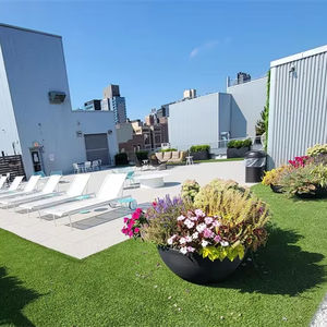 Gazon artificiel de haute qualité pour le football pour une utilisation intérieure et extérieure dans les jardins Gymnases Construction immobilière - Product Image 1