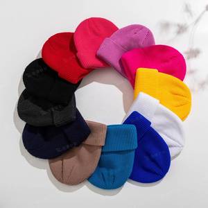 หมวกบีนนี่ไหมพรมสีพื้นสำหรับผู้หญิงและผู้ชาย  ขายส่งสำหรับฤดูใบไม้ร่วงและฤดูหนาว มีสินค้าในสต็อก ให้ความอบอุ่น - Product Image 1