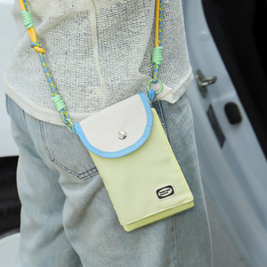 กระเป๋าใส่โทรศัพท์แบบสะพายข้างคอตตอนโรดสีฟ้าอ่อนพร้อมฟังก์ชั่นใส่บัตรสำหรับการเดินทาง - Product Image 2