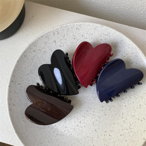 Pince à cheveux en résine acrylique imprimée cœur rouge et requin, taille moyenne, pour femme, nouveau design, accessoires capillaires élégants - Product Image 1