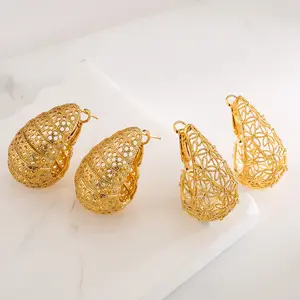 ボヘミアフィリグリーフープイヤリング可憐なゴールドメッキの女の子のファッションジュエリー高級ワイド透かし彫りフープイヤリング
