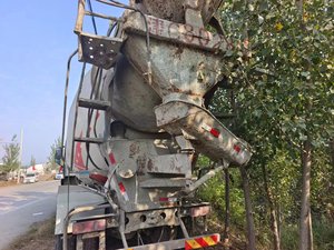 Camión hormigonera de China, camión mezclador de cemento resistente, buen precio 5M3 - Product Image 3