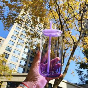 Vaso de Vidrio Transparente para Refrescos de 16 oz, Sublimable, con Degradado de Color, con Tapas de Plástico Coloridas - Product Image 3