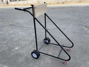 Chariot de support de chariot de support de <span class=keywords><strong>moteur</strong></span> <span class=keywords><strong>hors</strong></span>-<span class=keywords><strong>bord</strong></span> en acier pliable robuste avec porte-main outil de stockage de <span class=keywords><strong>moteur</strong></span> de bateau OEM personnalisé - Product Image 4