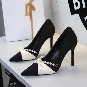 Nouvelles Escarpins Élégantes 2026 en Faux Daim à Talons Hauts avec Bride Perlée et Nœud en Soie, Bout Pointu, Talon Aiguille – Chaussures de Mariage et de Cérémonie - Product Image 3