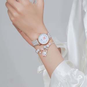 Nouvelle montre en alliage pour filles avec bracelet à motif simple et polyvalent, mouvement numérique XSVO + bracelet perlé mignon en forme de lapin - Product Image 5