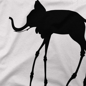 T-shirt in jersey di cotone 100% con schizzo dell'elefante di Salvador Dali - Product Image 1