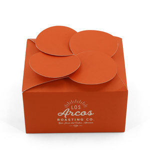 Boîte cadeau en papier avec logo personnalisé avec fermeture de pétale de fleur | Emballage pliable de luxe pour boulangerie, café, faveurs de mariage, petits cadeaux - Product Image 4