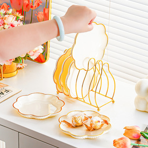 Plato de Plástico para Aperitivos con Forma de Pétalo, Apto para Alimentos, Plato para Fiestas, Diseño Irregular, Estilo Moderno y Lujoso - Product Image 1