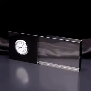 Vente en gros Prix bon marché Horloge de bureau en verre trophée en cristal K9 noir et blanc avec cadeau