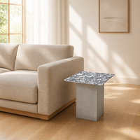 Table console contemporaine avec plateau en marbre et base minimaliste pour salon, intérieurs modernes, personnalisable