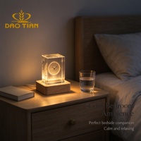 Cube de cristal personnalisé avec gravure photo, base en bois avec lumière LED USB, lampe de nuit en cristal 3D, presse-papiers, cadeau en gros