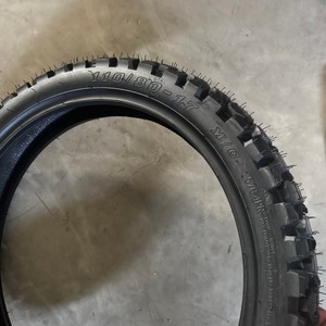 Neumático Todoterreno de 17 Pulgadas 110/70 17 110/80 17, Neumático Eléctrico para Motocicleta, Venta al por Mayor Directa de Fábrica en China, Motocicleta - Product Image 3
