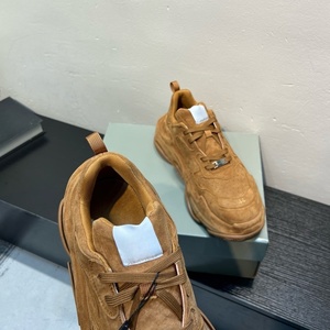 รองเท้าผ้าใบผู้ชายดีไซน์สปอร์ตคุณภาพสูง ระบายอากาศได้ดีด้วยผ้าตาข่าย พื้นรองเท้าหนังแท้ บุด้วยผ้าฝ้าย ให้ความสบาย - Product Image 5