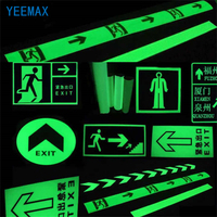 Rouleau de film vinyle PET phosphorescent 12H qui brille dans le noir, auto-adhésif, découpe personnalisée pour la signalisation de sécurité des bâtiments et du trafic, visibilité nocturne