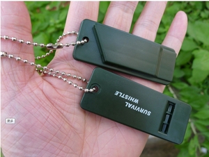 Silbato de seguridad SOS de plástico delgado y pequeño para viajes al aire libre con cadenas de acero para rescate y supervivencia al aire libre, regalo con logotipo personalizado. - Product Image 4