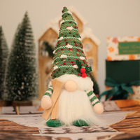 Ensemble de 2 décorations de Noël en peluche lumineuses, gnomes suédois Tomte Gonk avec skis, décorations de table lumineuses à LED pour les fêtes