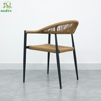 Chaise empilable moderne scandinave en aluminium imperméable extérieur rotin de vague chaise de salle à manger en osier de jardin en gros pour le patio