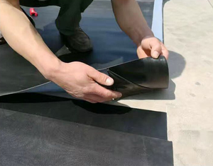 Feuille de membrane de <span class=keywords><strong>toiture</strong></span> étanche en caoutchouc <span class=keywords><strong>EPDM</strong></span> noir, <span class=keywords><strong>prix</strong></span> de fabrication en chine - Product Image 4