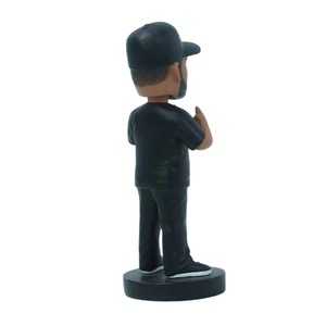 Nouveautés Usine Personnalisé 2023 Porte-clés En Plastique Résine Acrylique Métal Porte-clés Célèbre <span class=keywords><strong>Rappeur</strong></span> Américain Figure Promotion Activités Gua - Product Image 3