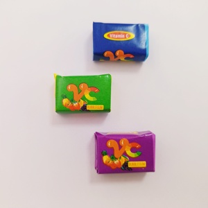 Lots en gros de <span class=keywords><strong>chewing</strong></span>-gums fraise aux motifs variés avec tatouage, <span class=keywords><strong>chewing</strong></span>-gums fruités très demandés en pot - Product Image 4