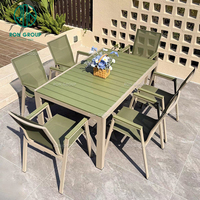 Muebles Comerciales para Cafetería, Restaurante o Patio, Marca Ron Group, Asientos Acolchados de Tela, Sillas Personalizadas, Mesa Redonda de Metal Resistente