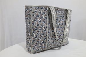 Bolsa Estampada a Mano Diseñada para la Expresión Artística con Estructura Espaciosa, Costuras Duraderas y Comodidad para el Uso Diario - Product Image 5