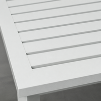 Mesa de Comedor Extensible Blanca con Superficie de Aluminio Alistonado para Patio, Jardín, Terraza y Entretenimiento al Aire Libre
