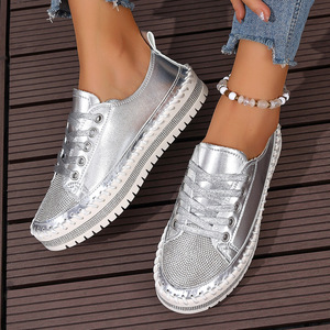 Nouvelles Chaussures Blanches Grande Taille pour Femmes Été 2024 – Mocassins Plateforme Style Européen-Américain en PU Artificiel – Vente en Gros - Product Image 4