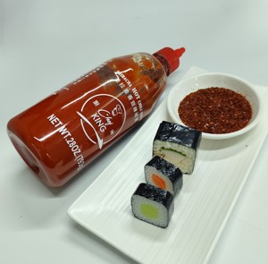 Autentica Salsa Chili Sriracha Cinese, Ricca di Sapore Piccante e Aromatizzato all'Aglio - Product Image 5