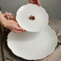 Assiette plate en porcelaine émaillée blanche pure, style européen simple, avec bordure en dentelle, écologique, pour desserts et gâteaux, idéale pour l'hôtellerie