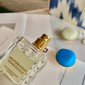 Ensemble <span class=keywords><strong>de</strong></span> <span class=keywords><strong>parfum</strong></span> en vaporisateur <span class=keywords><strong>Eau</strong></span> <span class=keywords><strong>de</strong></span> <span class=keywords><strong>Parfum</strong></span> longue durée <span class=keywords><strong>de</strong></span> marque originale pour femmes avec un <span class=keywords><strong>parfum</strong></span> floral et frais Style moderne luxueux - Product Image 4